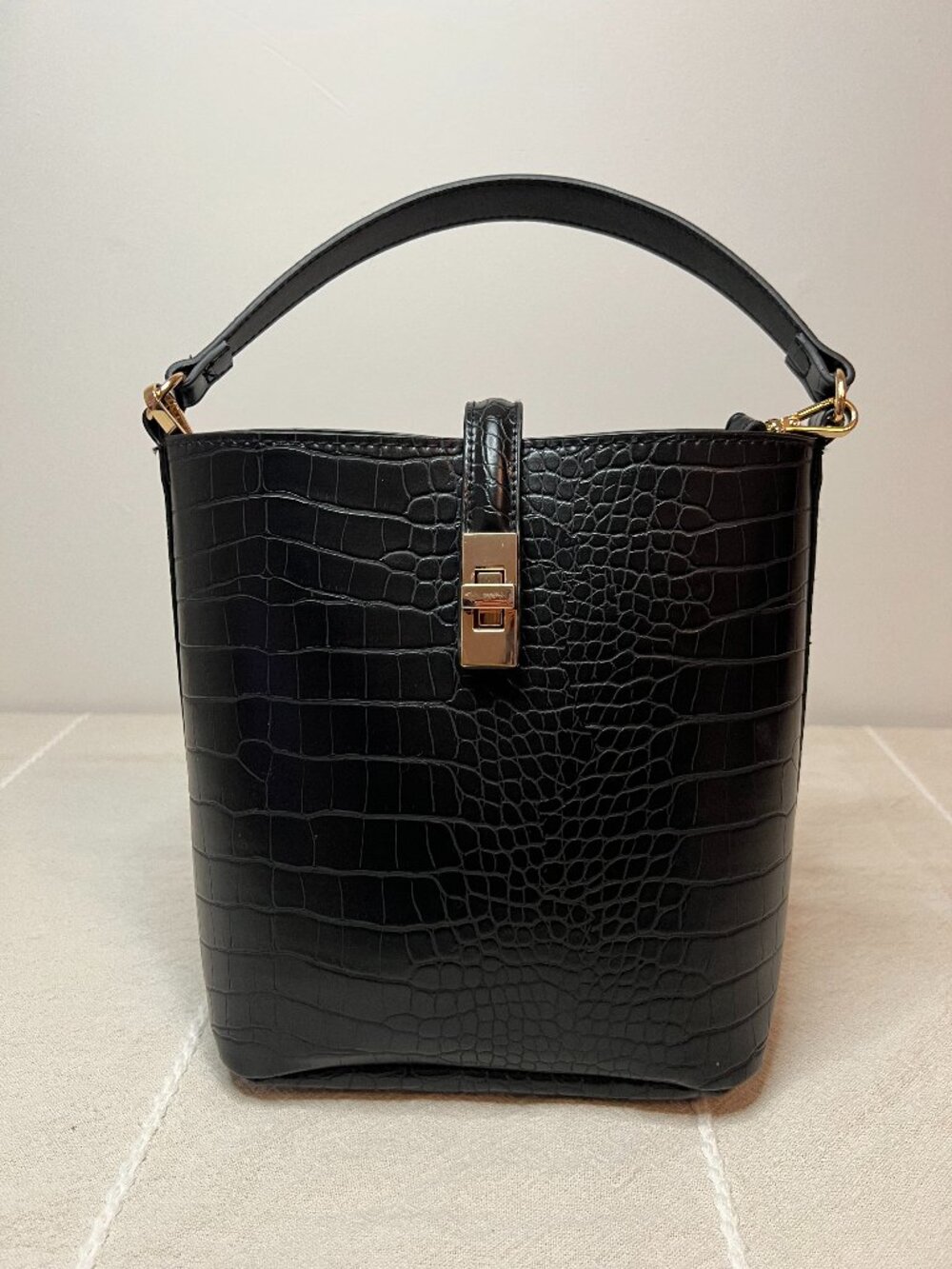 H&M Black Croc Embossed Bucket Bag | Gold Hardware | Crossbody Strap